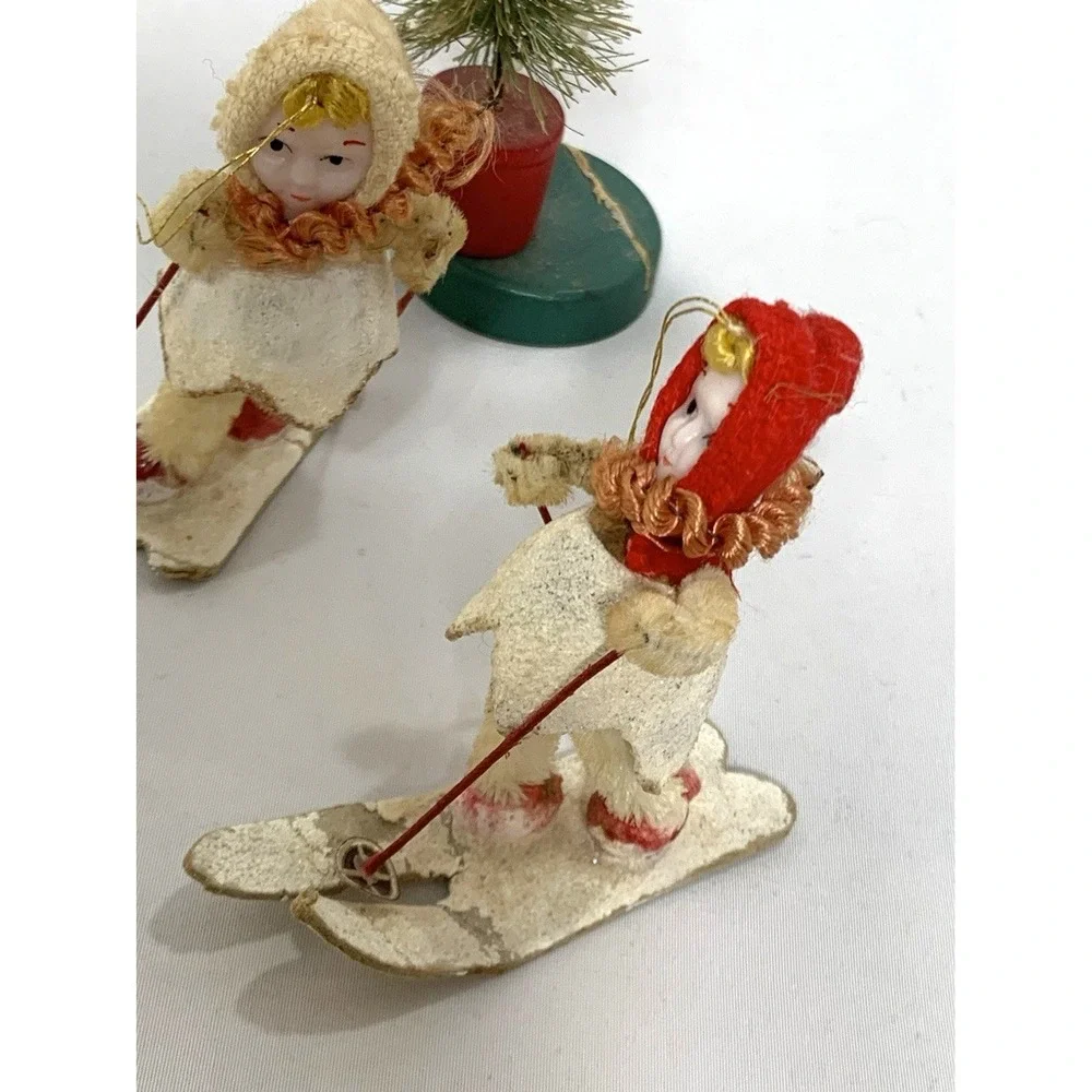 Delta Novelty Japan Figures Cardboard‎ Vintage Putz Skiing + Tree (DAMAGE)